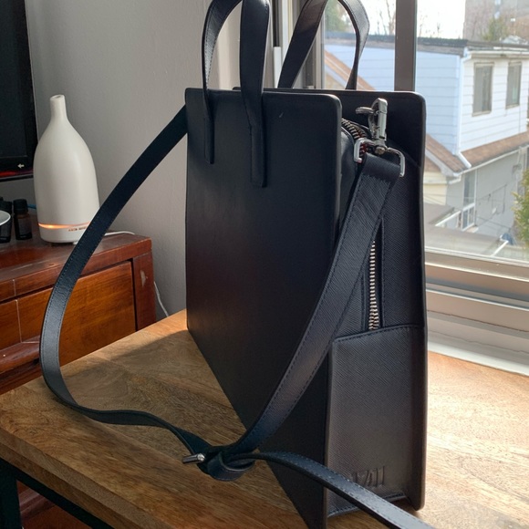 17-11 Accessories - Toronto-Designed Leather Laptop Bag